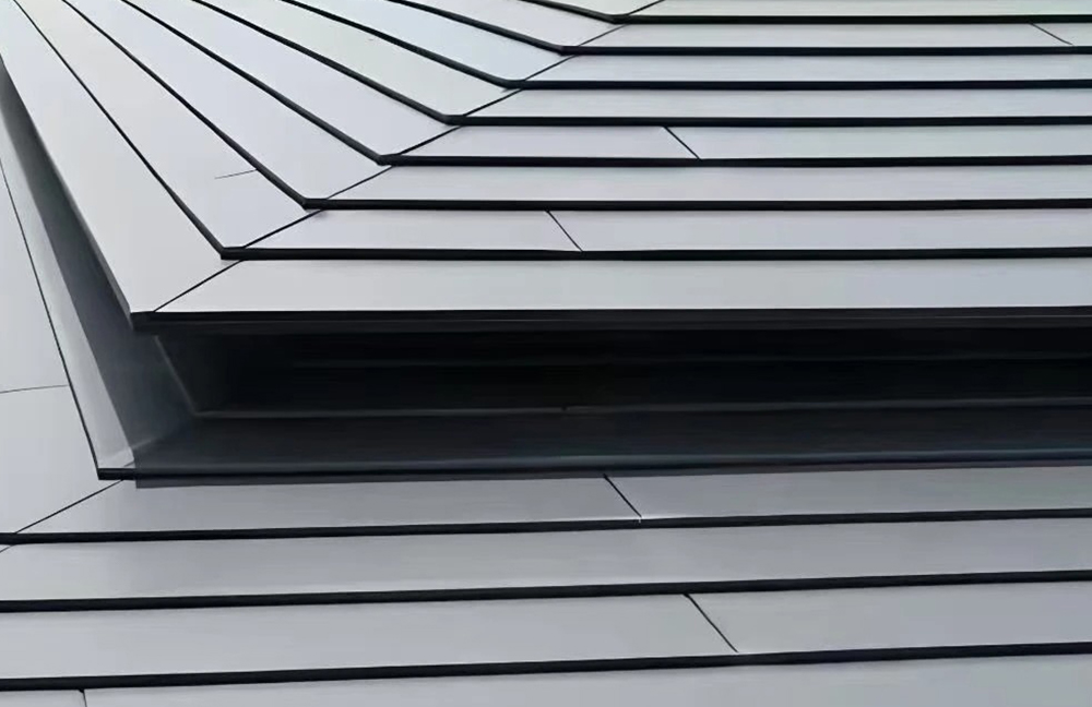  Metalen dakpanelen met staande naad: kosten, materialen en installatiegids
